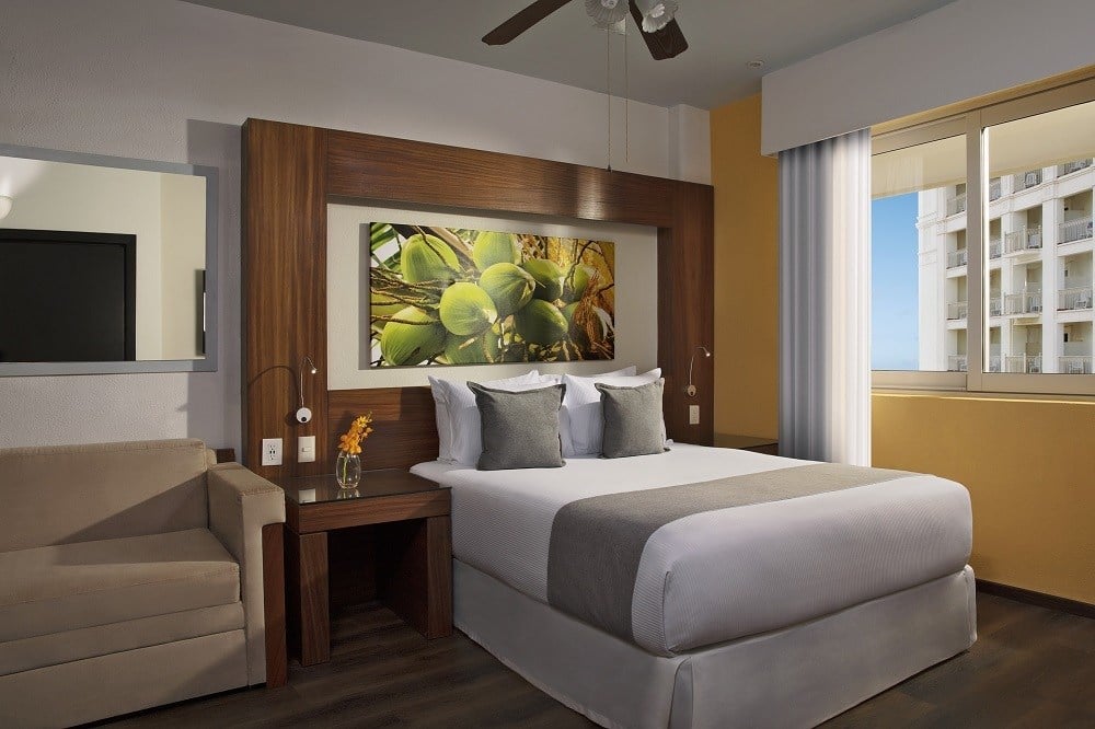 Deluxe Resort View Queen - dxqrv chica.jpg