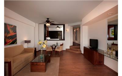 Junior Suite Ocean Front King - KGNV-Jr Ocean Front 6.jpg