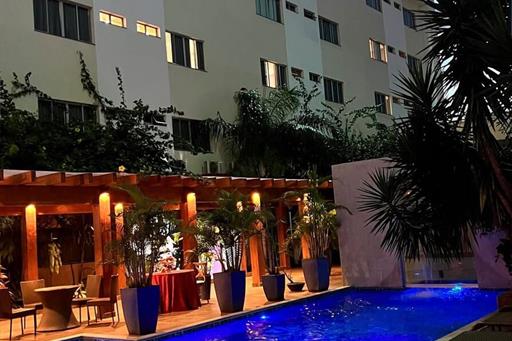 piscina business 2.jpeg