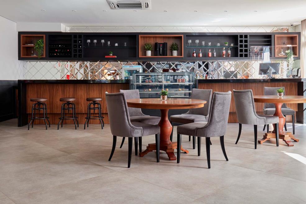 lobby bar (1).jpg