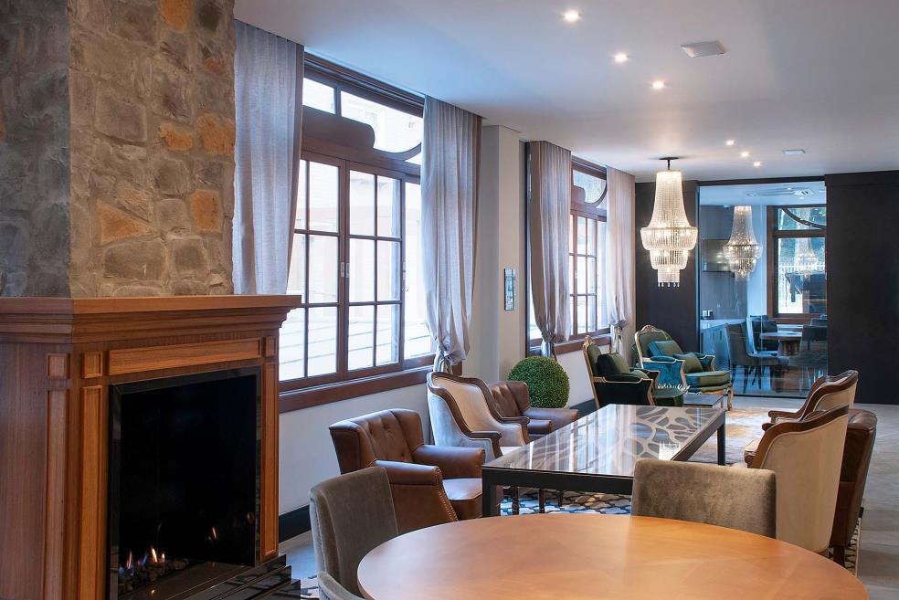 lobby 1 (1).jpg