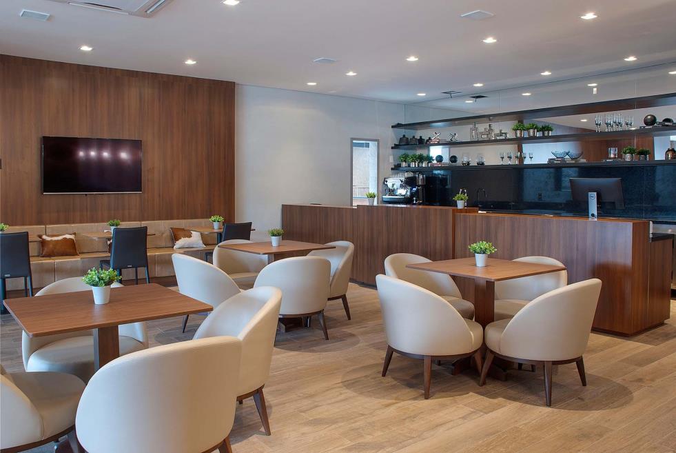 lobby bar 1.jpg
