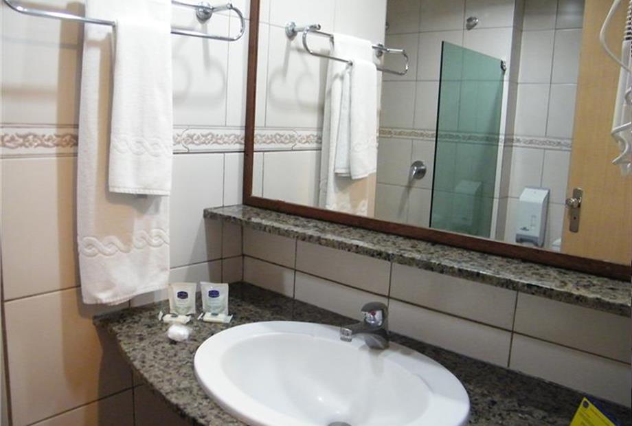 Apto Familia - banheiro 1mb.jpg