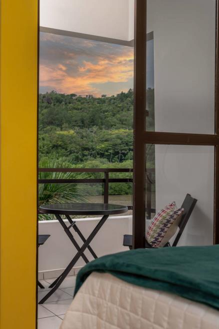 suíte premium quádruplo vista rio - 04.jpg