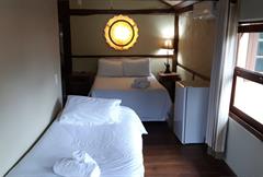 SUÍTE TRIPLA SUPERIOR COM VISTA DA SERRA, AR AQUECEDOR,2 PISO