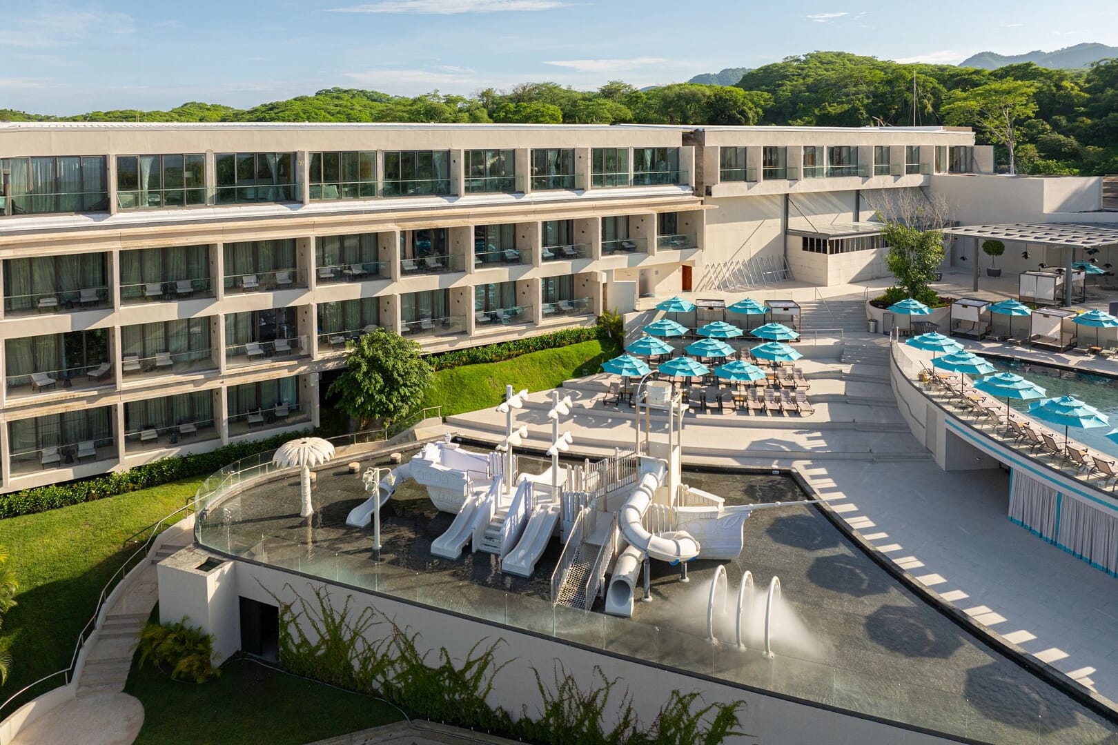 drbmi-ext-pool-pirate-ship-01-cp (1).jpg