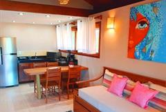 APARTAMENTO QUARTO CASAL+BICAMA NA SALA (LADO RUA/TERREO) - Acomoda até 4 pessoas (incl. crianças)