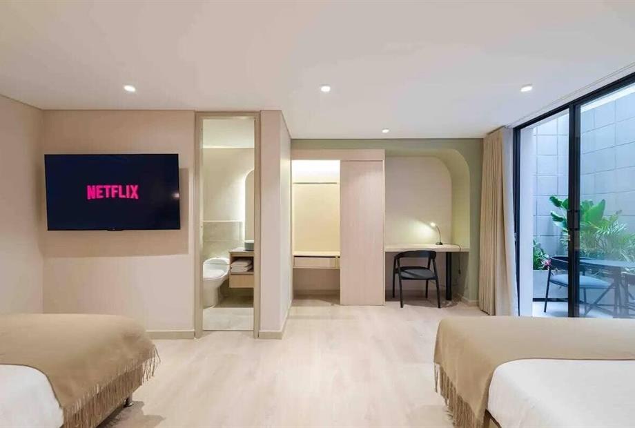 1001-habitacion tv.jpg