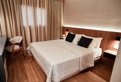 STANDARD SUPERIOR QUEEN 