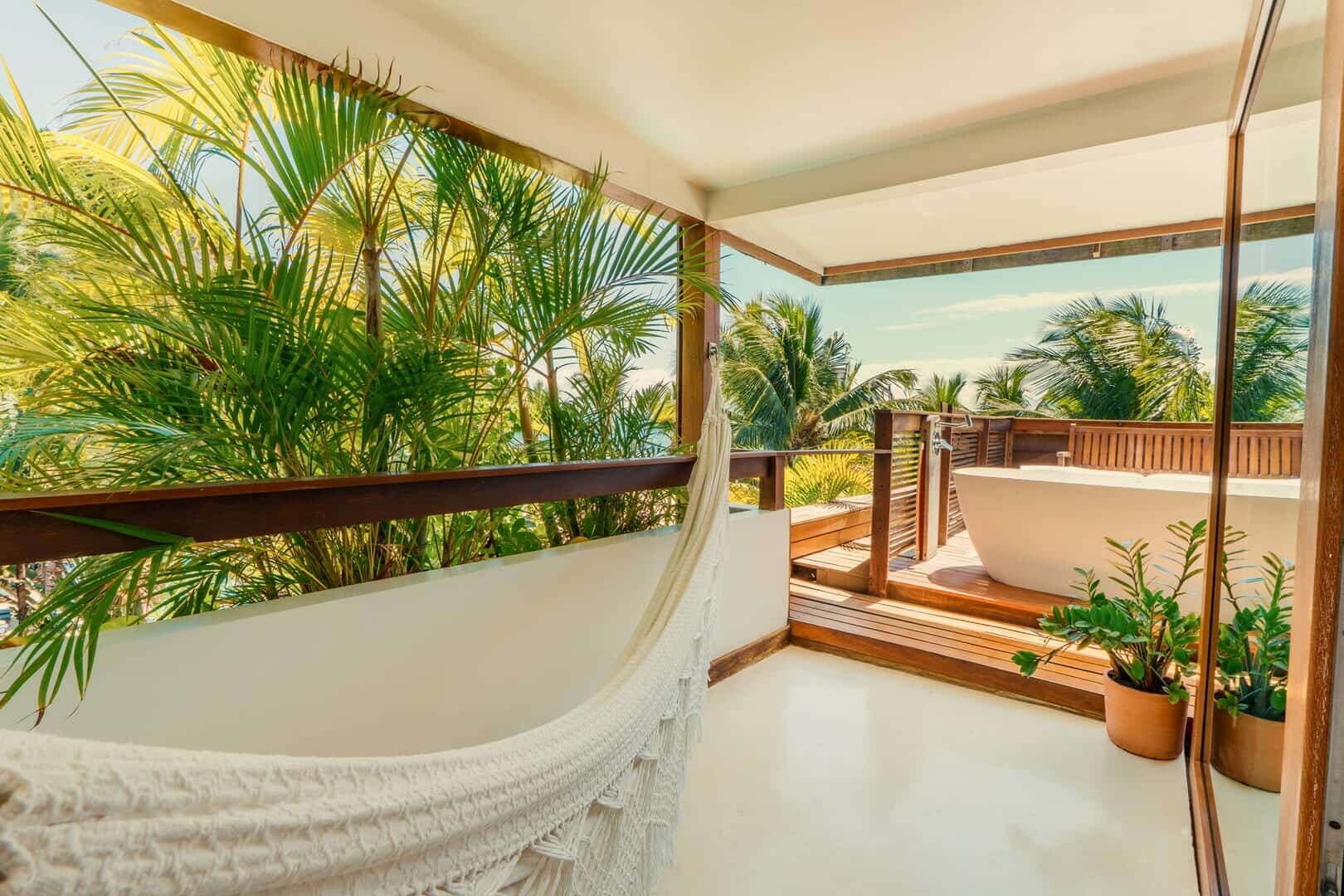 MASTER ROYAL FRENTE MAR COM BANHEIRA