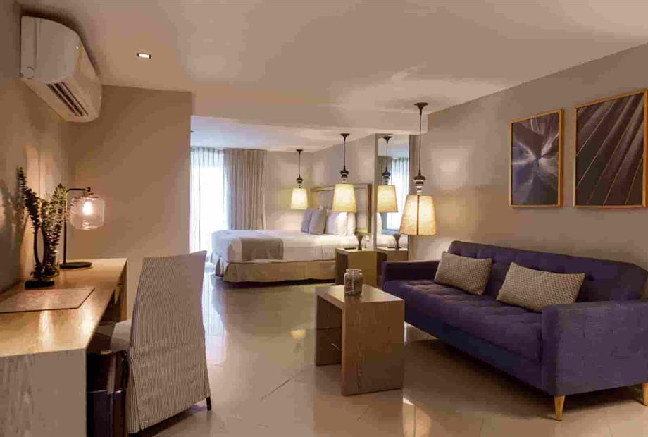 junior suite 3 (1).jpg