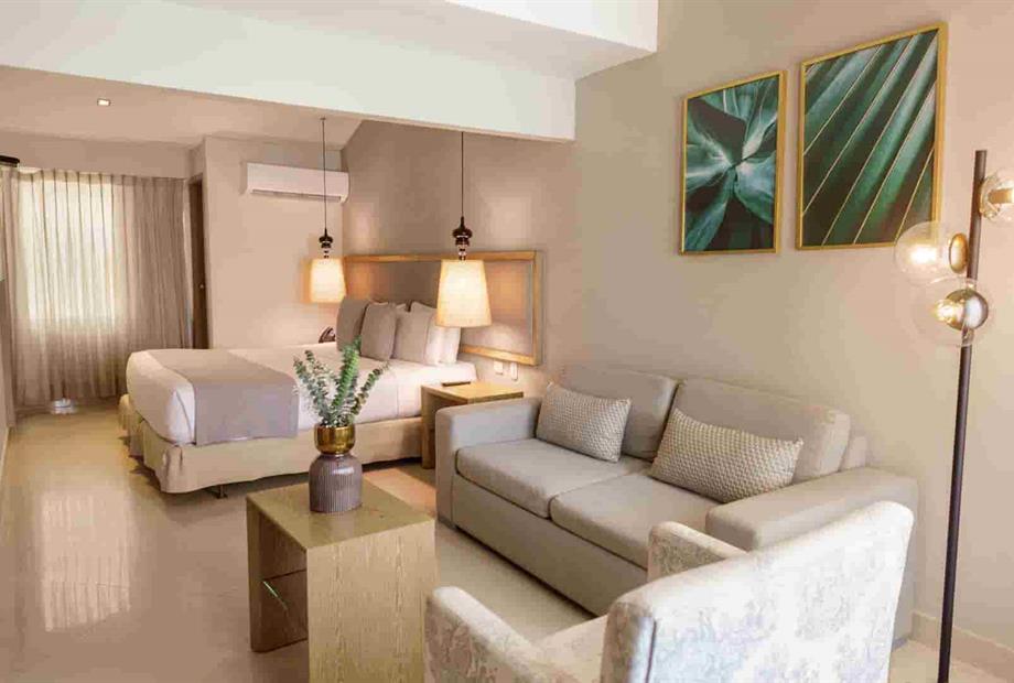 junior suite 2 (1).jpg