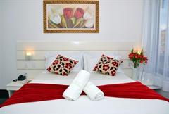 Quarto Std Sgl /Dbl  com Varanda e Vista