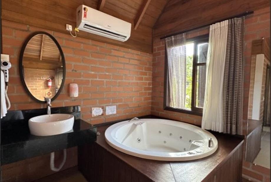 chale casal com hidro - banheira.jpg