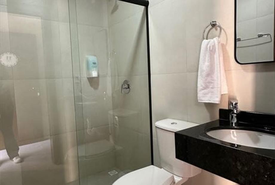 suite triplo luxo - ala nova - banheiro.jpg