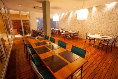 lounge restaurante raizes.jpg