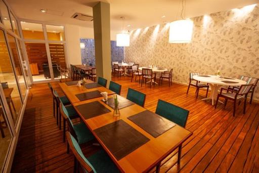 lounge restaurante raizes.jpg