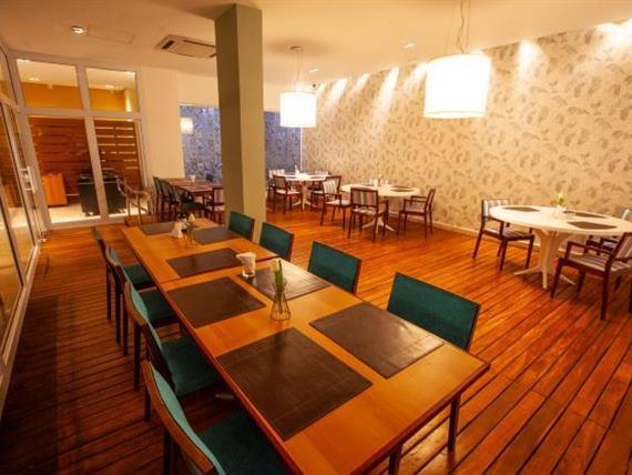 lounge restaurante raizes.jpg