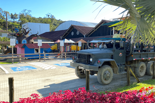 passeio de caminhão.png