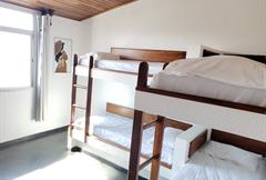 Quarto QUÍNTUPLO Standard Completo - Ar, Tv e Frigobar