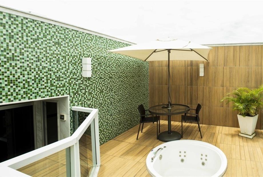 suite (2)_Easy-Resize.com.jpg