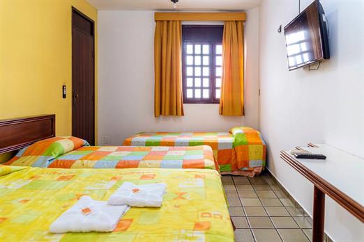 dunnas hotel_quarto b 008.jpg