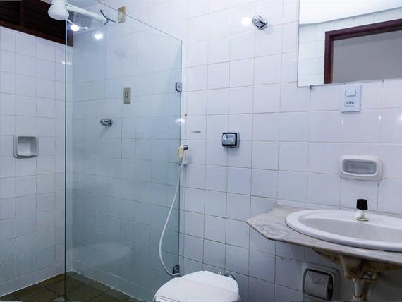 dunnas hotel_quarto a banheiro 001.jpg