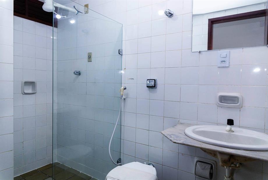 dunnas hotel_quarto a banheiro 001.jpg