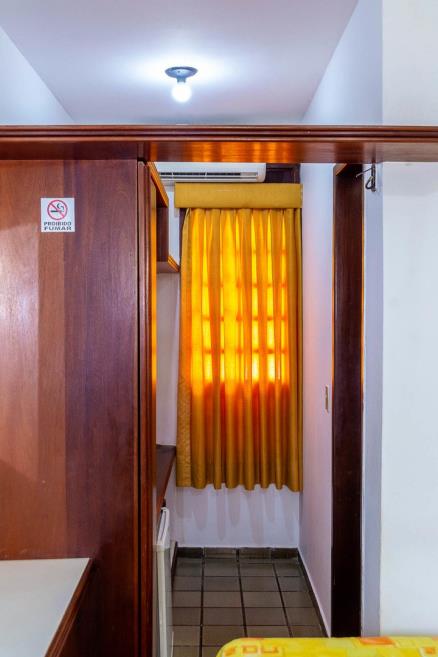 dunnas hotel_quarto b 009.jpg