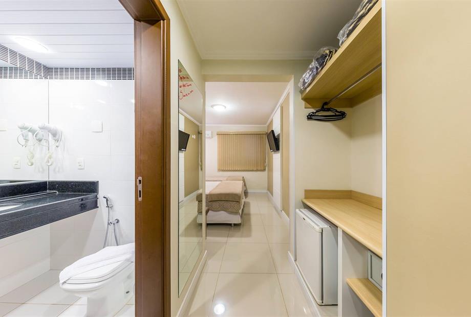 luxo---wc-,-frigobar-e-quarto.jpg
