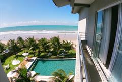 Quarto triplo vista lateral para o mar