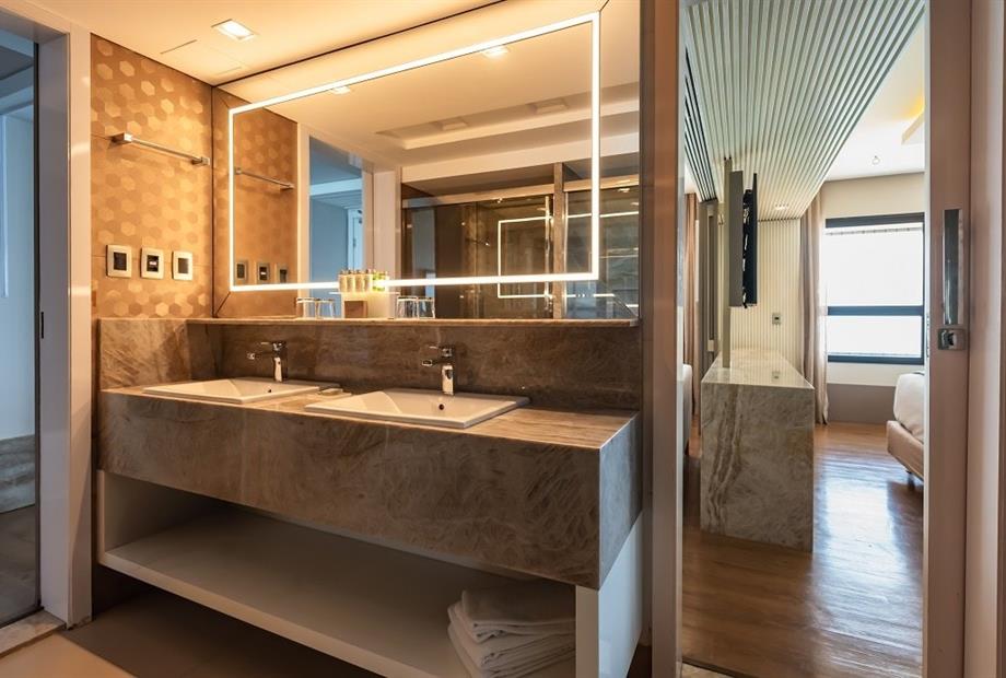 suíte premier- banheiro.jpg