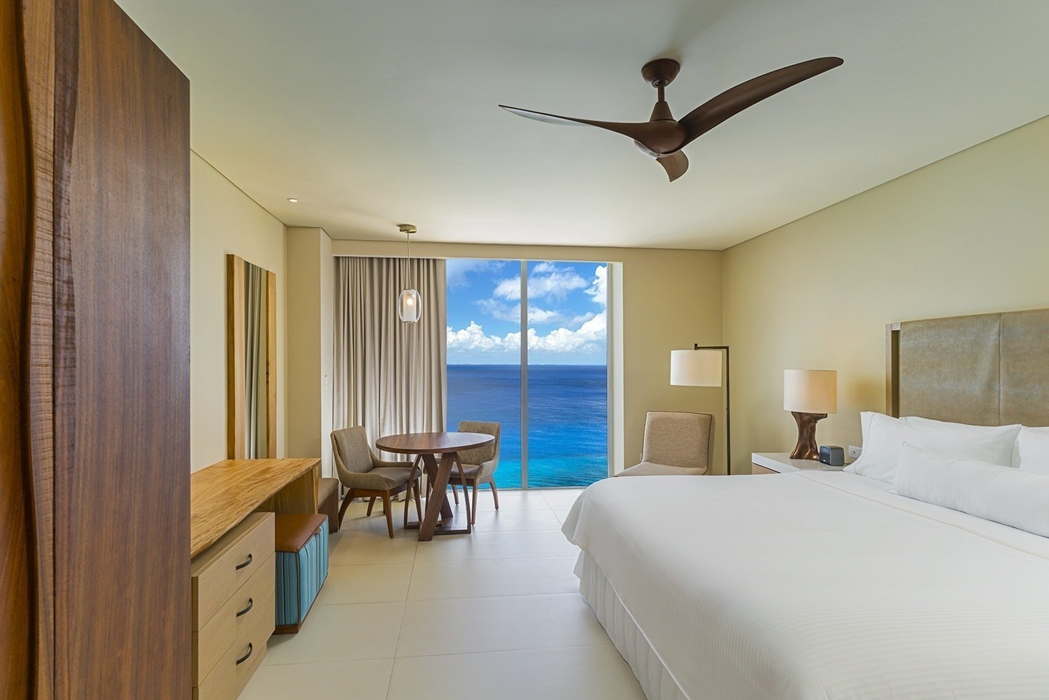 Classic Ocean View King Size Bed - clasica sin balcon.jpg