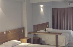 APARTAMENTO KING + 2 CAMAS SOLTEIROS do Hotel Quartzo Cristalina