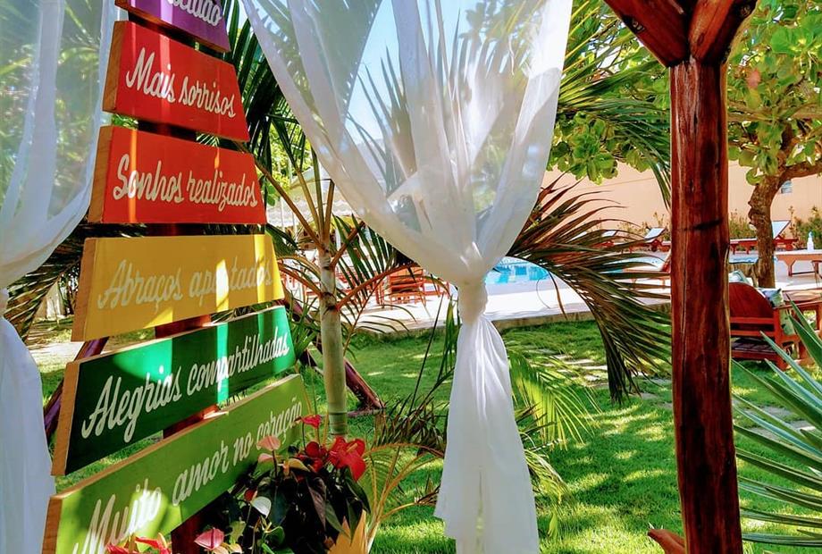 gazebo com arvore.jpg