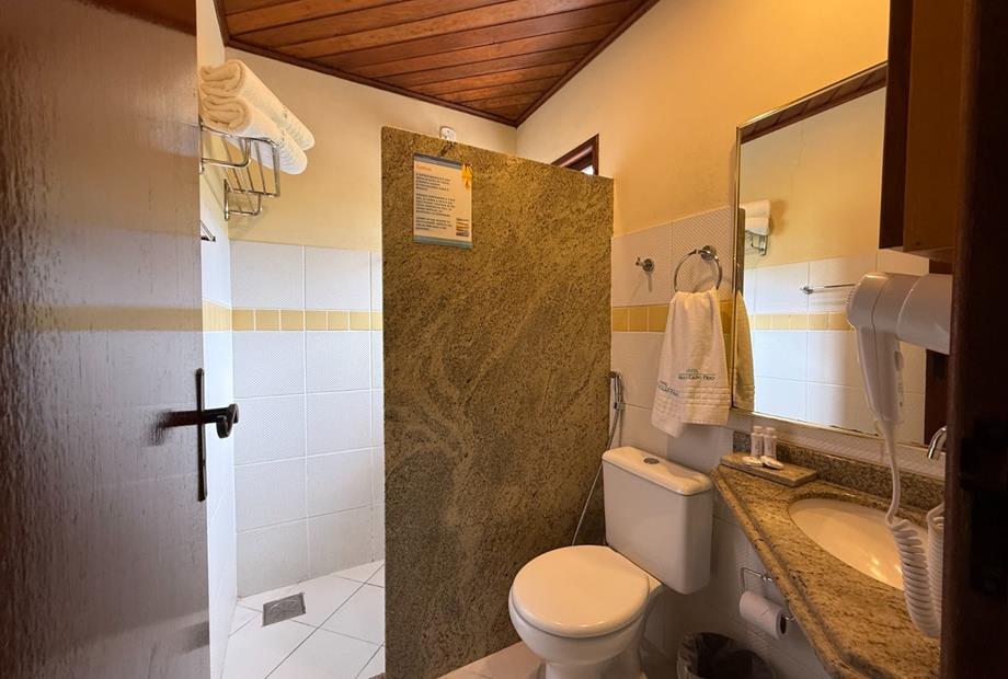 suite luxo banheiro.jpeg