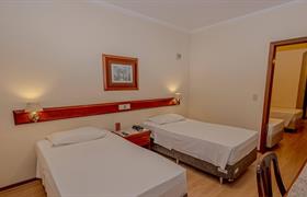 STANDARD QUADRUPLO SOLTEIRO do Lizon Curitiba Hotel
