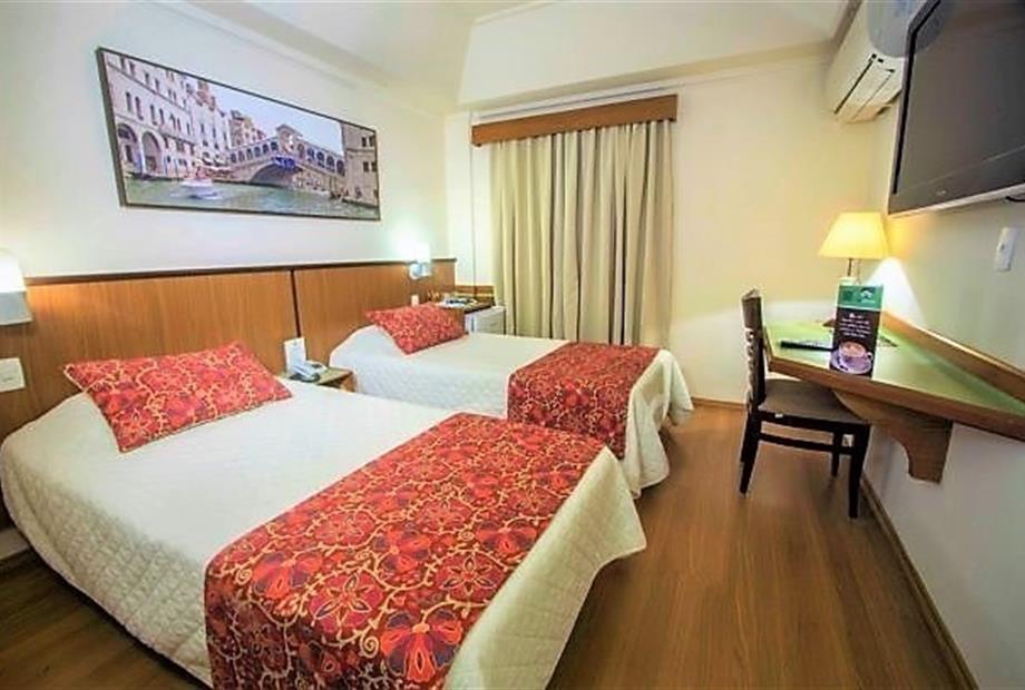 QUARTO twin omnibees.jpg