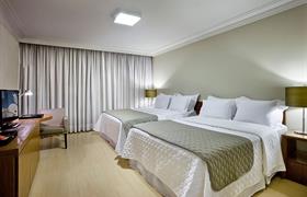 Quarto com duas camas casal do Sia Park Executive Hotel