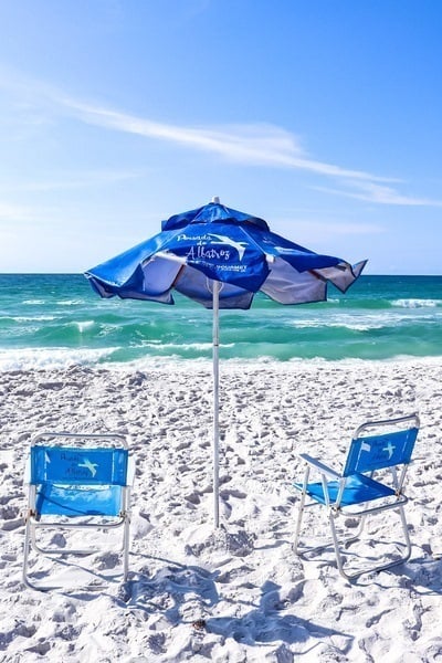 praia do foguete cadeiras.jpg