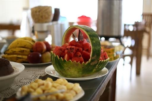 cafe da manha fruta decorada.jpg