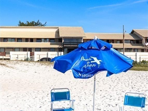 pousada praia cadeiras 02.jpg