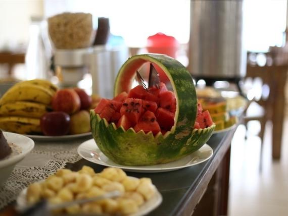 cafe da manha fruta decorada.jpg