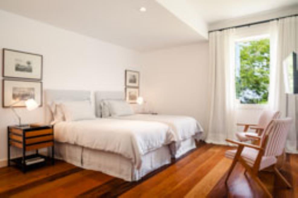 deluxe room2.jpg