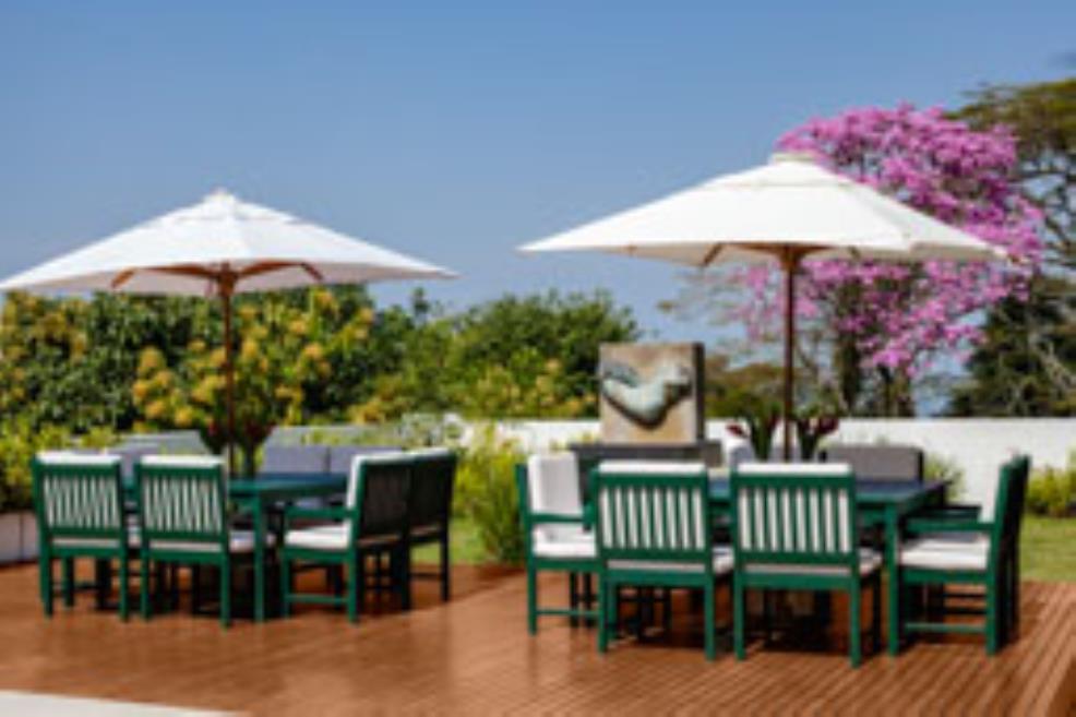 mesas deck.jpg
