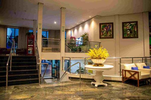 escadas recepção (1).jpg