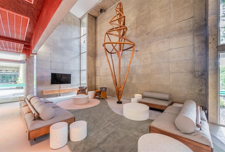 almenat_lobby3_mmf3464-hdr-edit.jpg