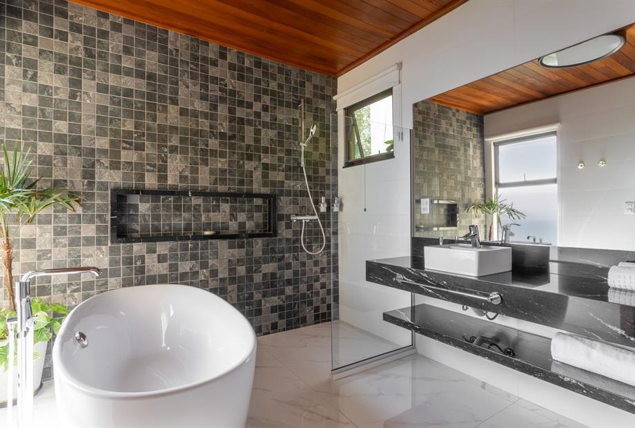 suite 1 banheiro dia.jpg