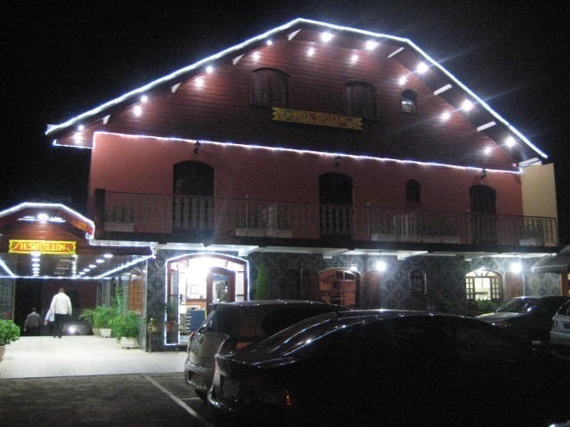 fachada noturna.jpg