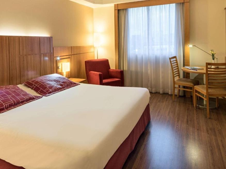 quarto luxo cama casal.jpg